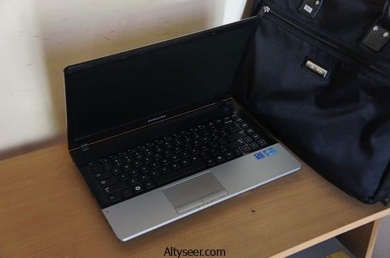 Samsung Series 3/300E 15.6-inch Notebook Intel core i3 2.4GHz 3rd gen 2GB RAM 320GB HDD