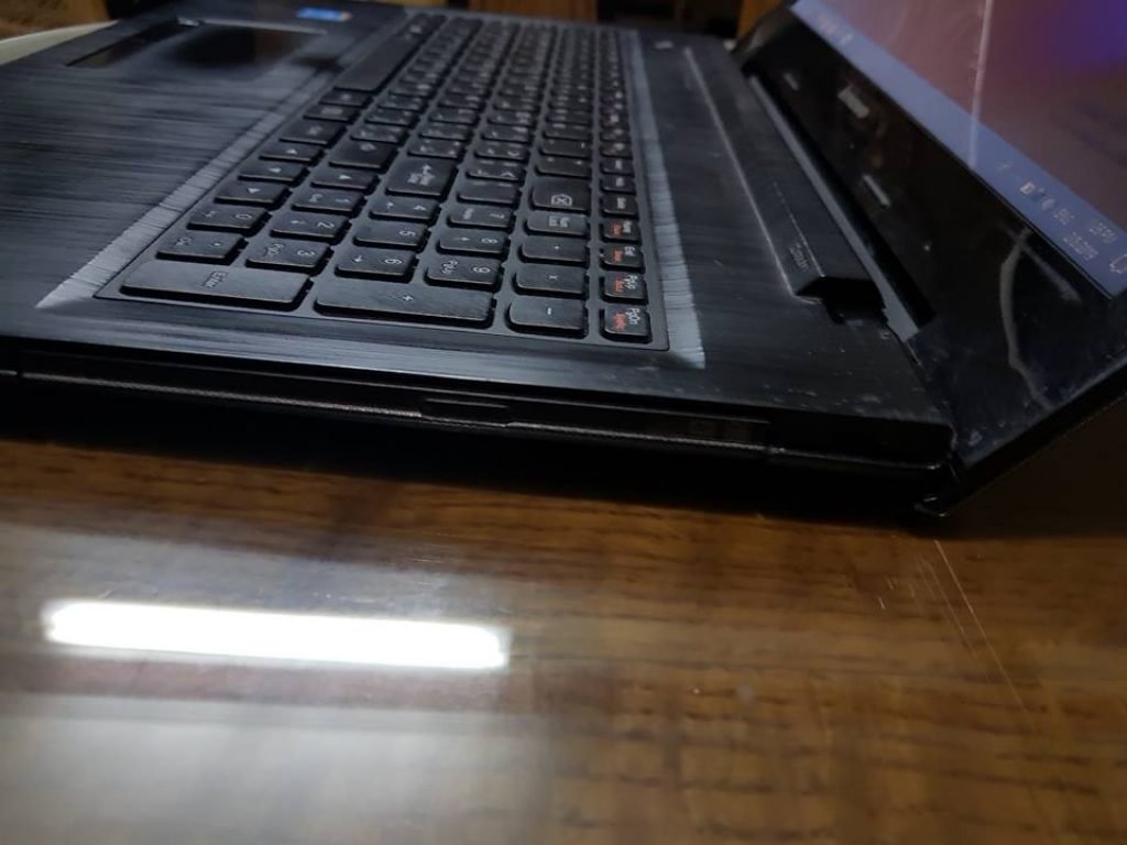 Lenovo G50 15.6" Laptop 4th Gen Intel Core i3-4030U / 4GB Memory / 1TB HD / DVD±RW/CD-RW / Webcam / Windows 10