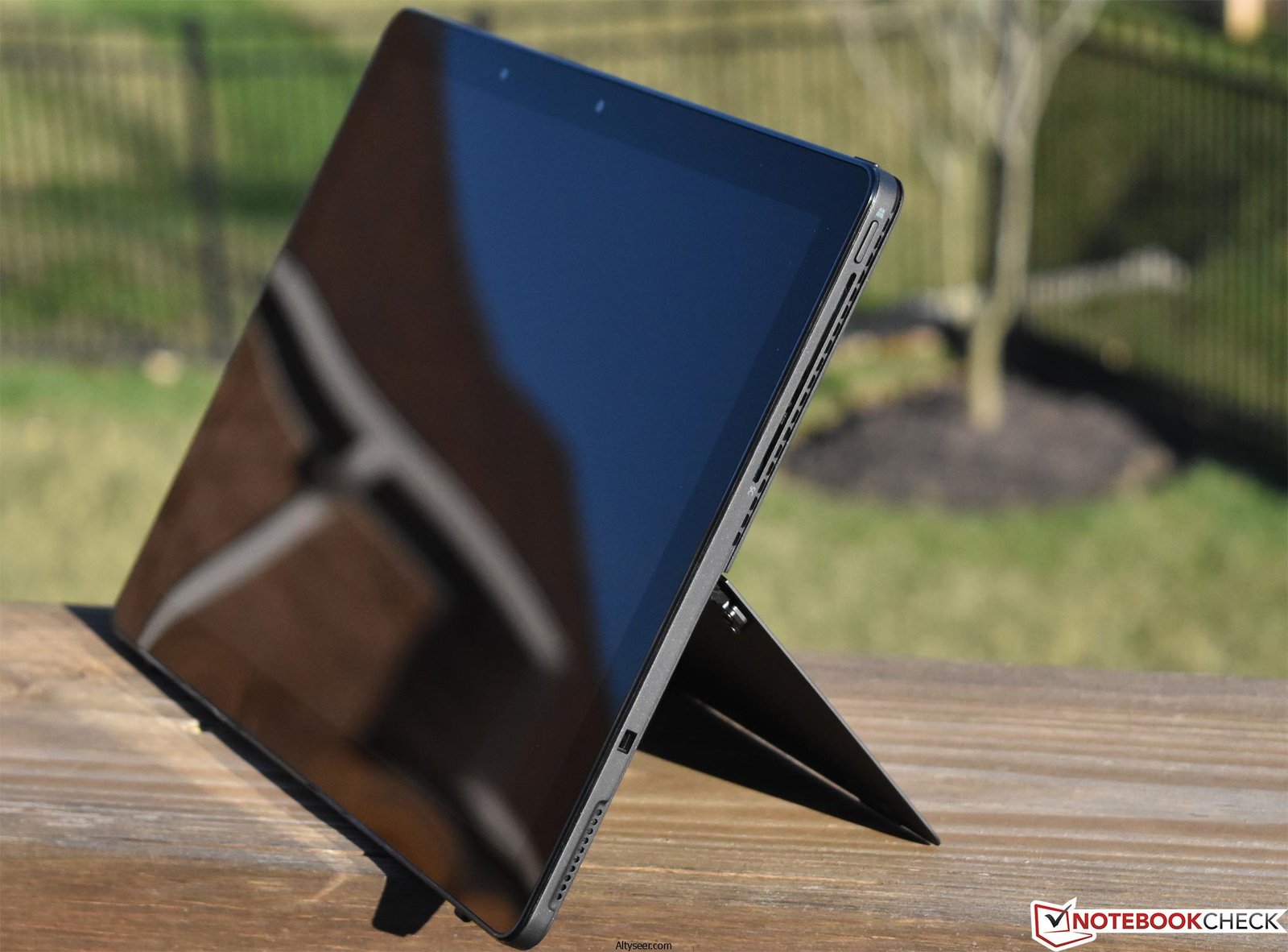 Dell Latitude 5290 2-in-1 Notebook with Intel i5-8350U, 8GB 256GB SSD, 12.3 الرائع من الجيل الثامن لابتوب ديل 2 في 1