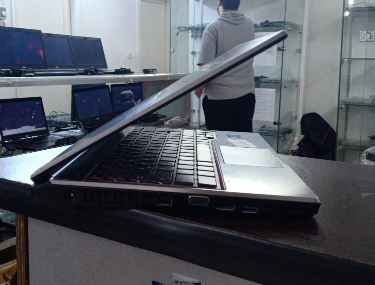 Fujitsu LIFEBOOK E736 الالماني وصل - ملك الجيل السادس - معاه شنطة وماوس وحروف عربي وشنطة يد - الصورة 7