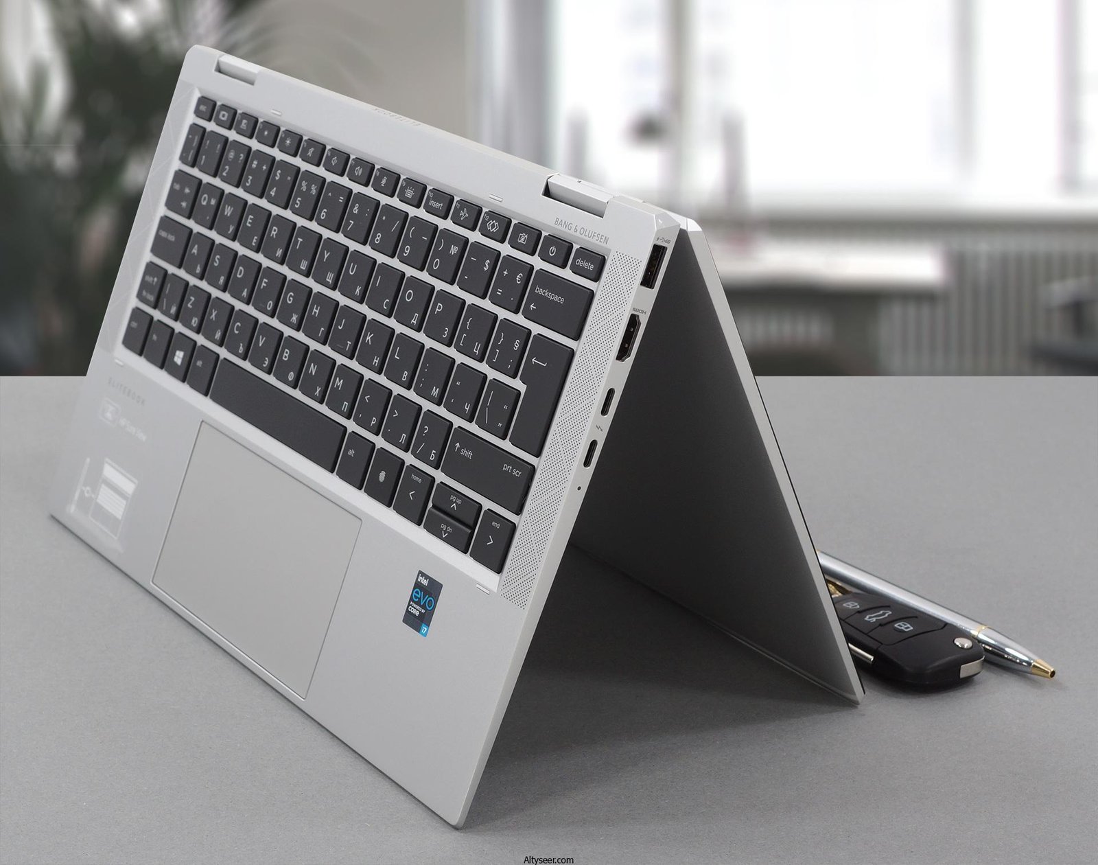 HP EliteBook x360 1030 G8