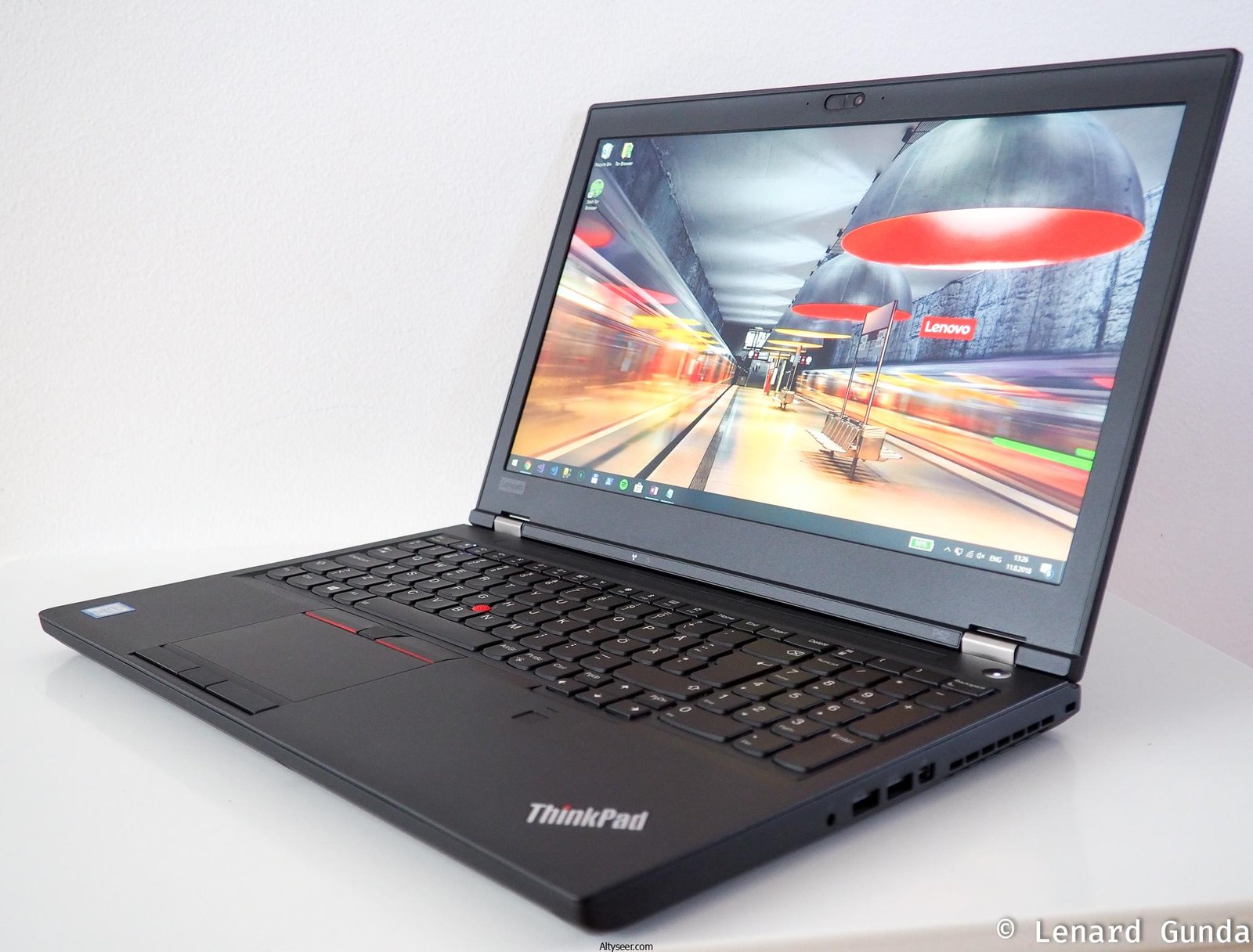 LENOVO THINKPAD P52 XEON E-2176M 16GBM.2 512G 15.6 FHD NVIDIA QUADRO P2000 4G