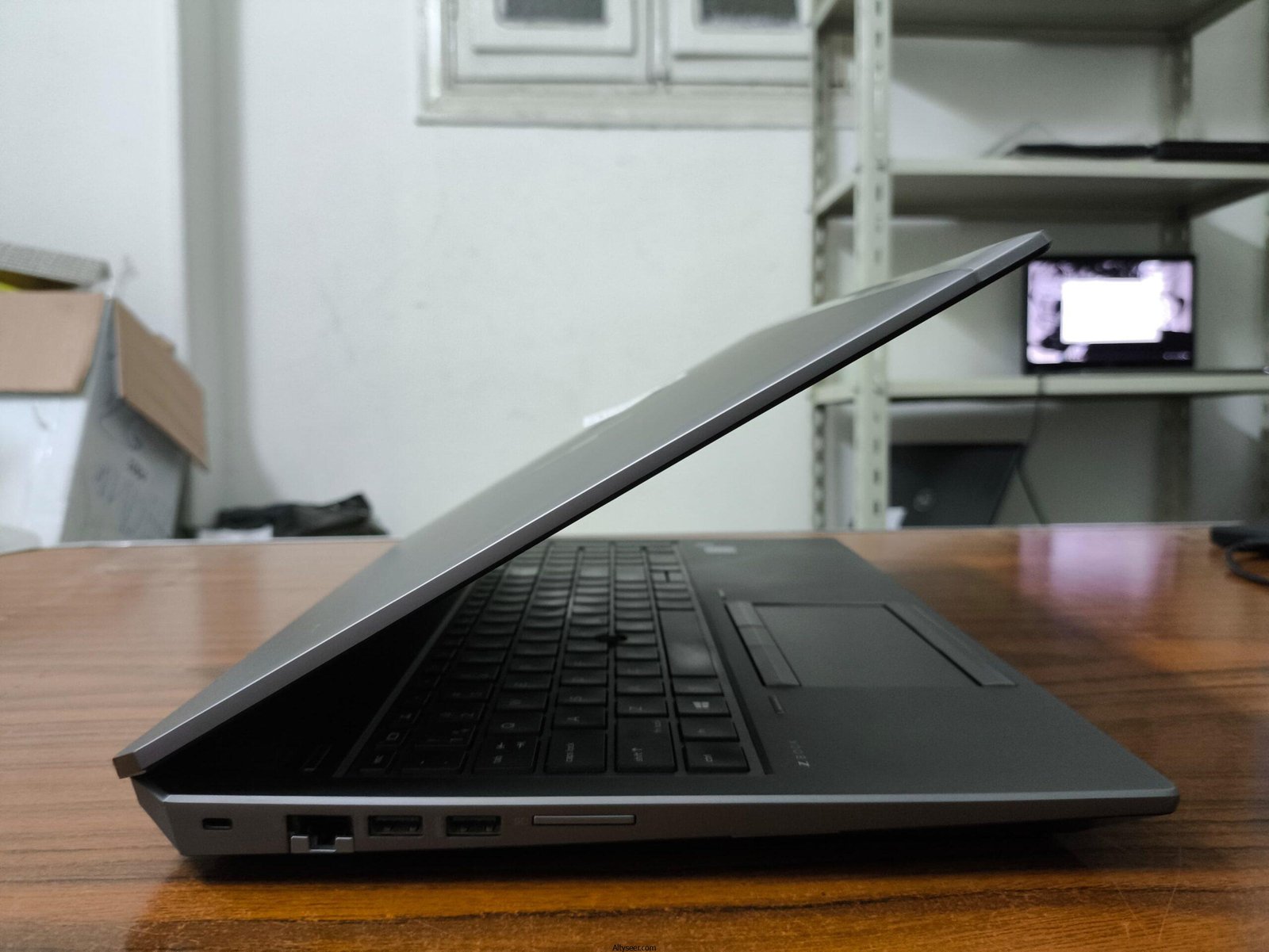 HP ZBook 15 G6 Intel Core I7-9850H 32GB Ram 512GB SSD NVIDIA Quadro T2000 4GB 15.6″Inch 4K - الصورة 3
