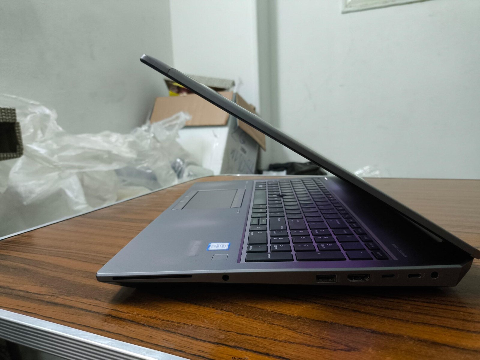 HP ZBook 15 G6 Intel Core I7-9850H 32GB Ram 512GB SSD NVIDIA Quadro T2000 4GB 15.6″Inch 4K - الصورة 10