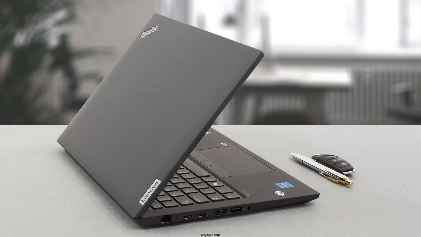 لينوفو ثينك باد L14: أقوى لابتوب للجرافيك بسعر اقتصادي -Lenovo Thinkpad L 14 Laptop, AMD Ryzen 5 Pro 4500U, 256GB SSD, 8GB RAM, 14 Inch, HD, AMD Radeon Graphics - الصورة 3