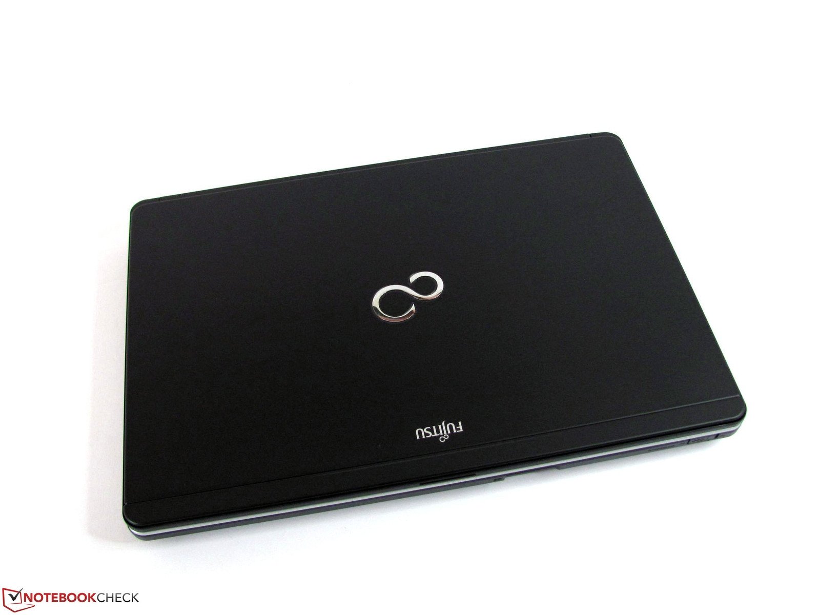 لابتوب فوجيتسو الماني اصلي كور اي3 جيل ثالث بشاشة 15.6 وحالة ممتازة fujitsu lifebook a532